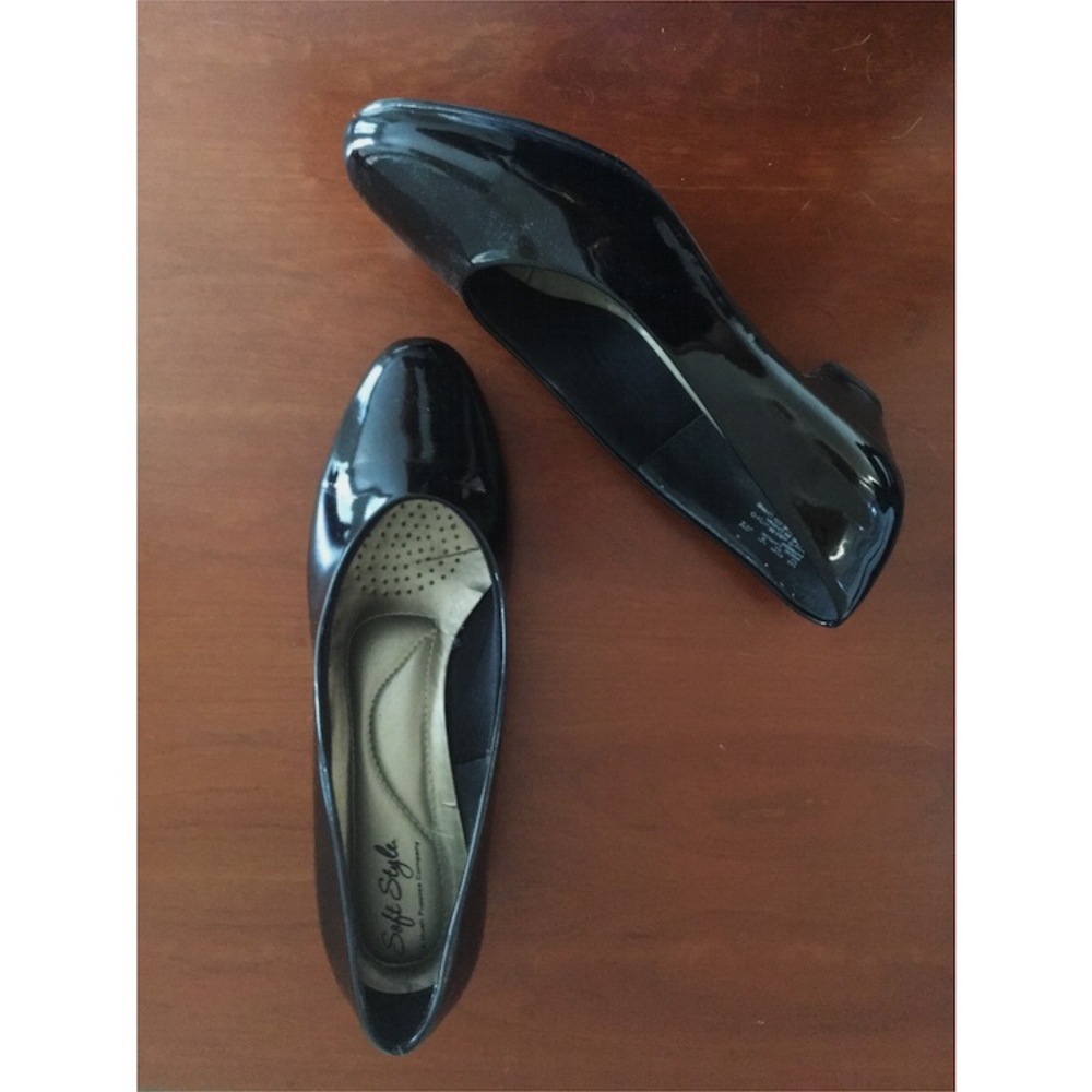 Black dress shoes